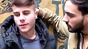 Allen king, douglas smith & thickcut95 follan a pelo en exteriores
