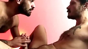 Pimpão fode com força e com muito suor o rabo de fernando brutto - blear completo no white-hot