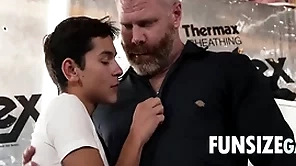 Twink meets handyman relating to basement together with gets handsy