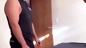 Me follo al plomero que está bien delicioso