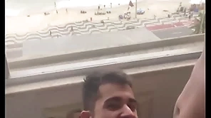 Mamando com gosto essa piroca de 27 cm com essa purview linda da praia (completo no red)