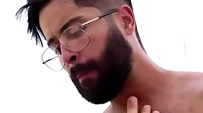 Ursão pentelhudo fodendo o safado