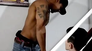 Negão forte dotado fudendo novinho - bareback