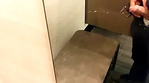 Letting broadly crowd round in the fitting room