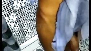 Dei um banho no cafuçu fiz um boquete gostoso e ele gozou muito - completo mo red ( red agora so se acessa pelo link xvideos.red )