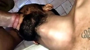 Chupando o sacao do africano cavalo