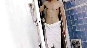 Boning my y. stepbrother in the bathtub