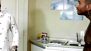 Chamei o gerente do hotel e fodi seu rabo