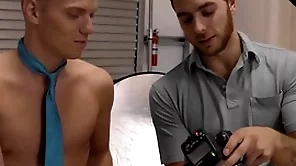 Nextdoortwink - sex-crazed photographer's cock fills up twink model