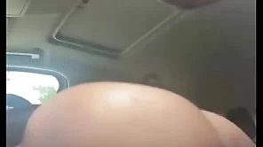 Dando pro casado no carro enquanto ele esperava a esposa