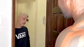 O filho novinho da vizinha veio pega açúcar e levou leite knock off negão dotado